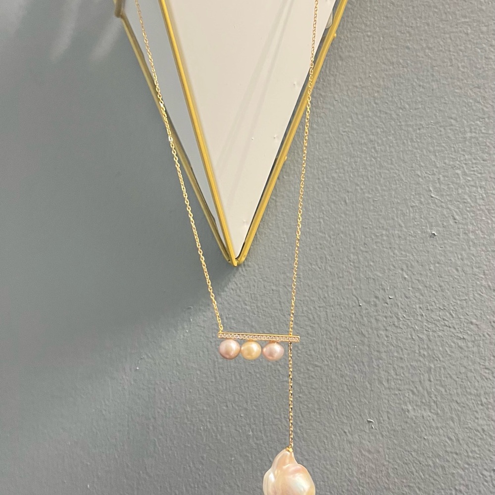 SOLD EXTERNAL—Elegant Gold and Pearl Necklace